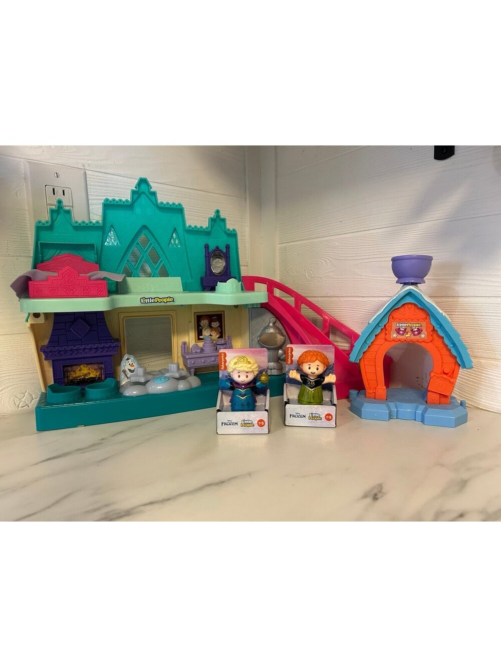Fisher Price Little People Young Elsa and Anna Set with NIB Anna and Elsa